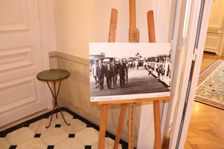 Μια έκθεση στη Γαλλική Πρεσβεία υπενθυμίζει τις ιστορικές στιγμές της επίσκεψης Ζισκάρ Ντ’ Εσταίν στην Ελλάδα 