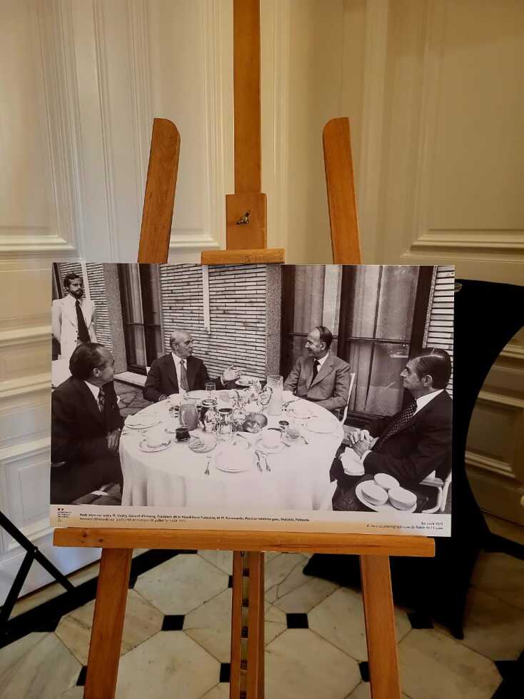 Μια έκθεση στη Γαλλική Πρεσβεία υπενθυμίζει τις ιστορικές στιγμές της επίσκεψης Ζισκάρ Ντ’ Εσταίν στην Ελλάδα 