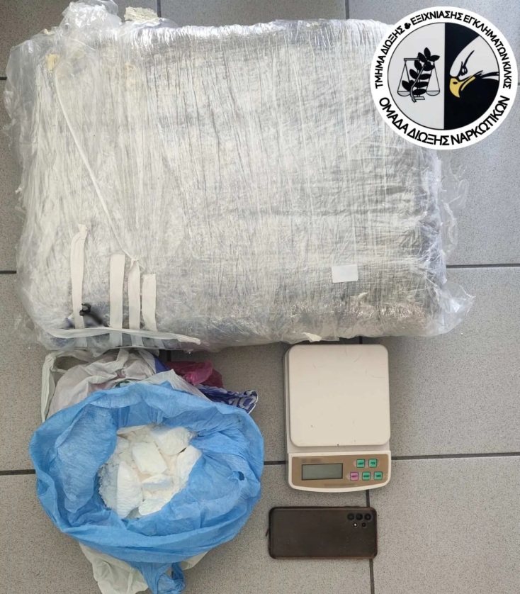 Θεσσαλονίκη: Σύλληψη 33χρονου για κατοχή και διακίνηση ναρκωτικών - Ο σκύλος Iris της ΕΛΑΣ ανίχνευσε κρυμμένα πάνω από 6 κιλά κοκαΐνης και κάνναβης