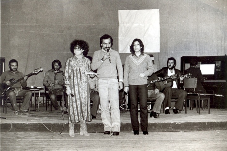 Αγάθωνας Ιακωβίδης: Η εποχή και το οδοιπορικό του σπάνιου τραγουδιστή του ρεμπέτικου