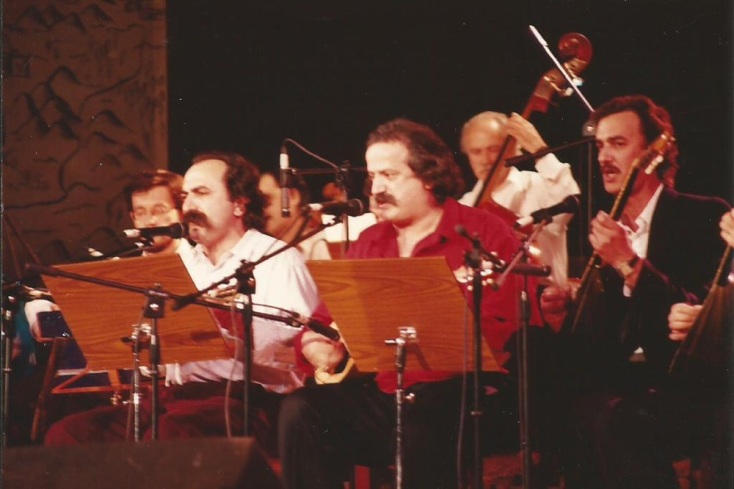 Στα χρόνια του Αγάθωνα: Η εποχή, οι ημέρες αναζήτησης και το οδοιπορικό του σπάνιου τραγουδιστή του ρεμπέτικου