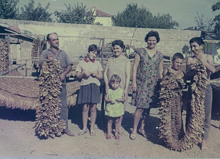 Στα χρόνια του Αγάθωνα: Η εποχή, οι ημέρες αναζήτησης και το οδοιπορικό του σπάνιου τραγουδιστή του ρεμπέτικου