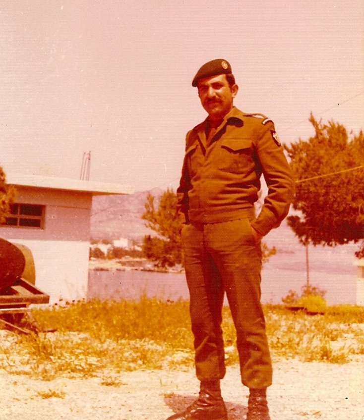 Αγάθωνας Ιακωβίδης: Η εποχή και το οδοιπορικό του σπάνιου τραγουδιστή του ρεμπέτικου