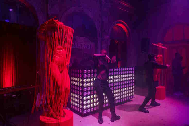 the_campari_hotel_dancers