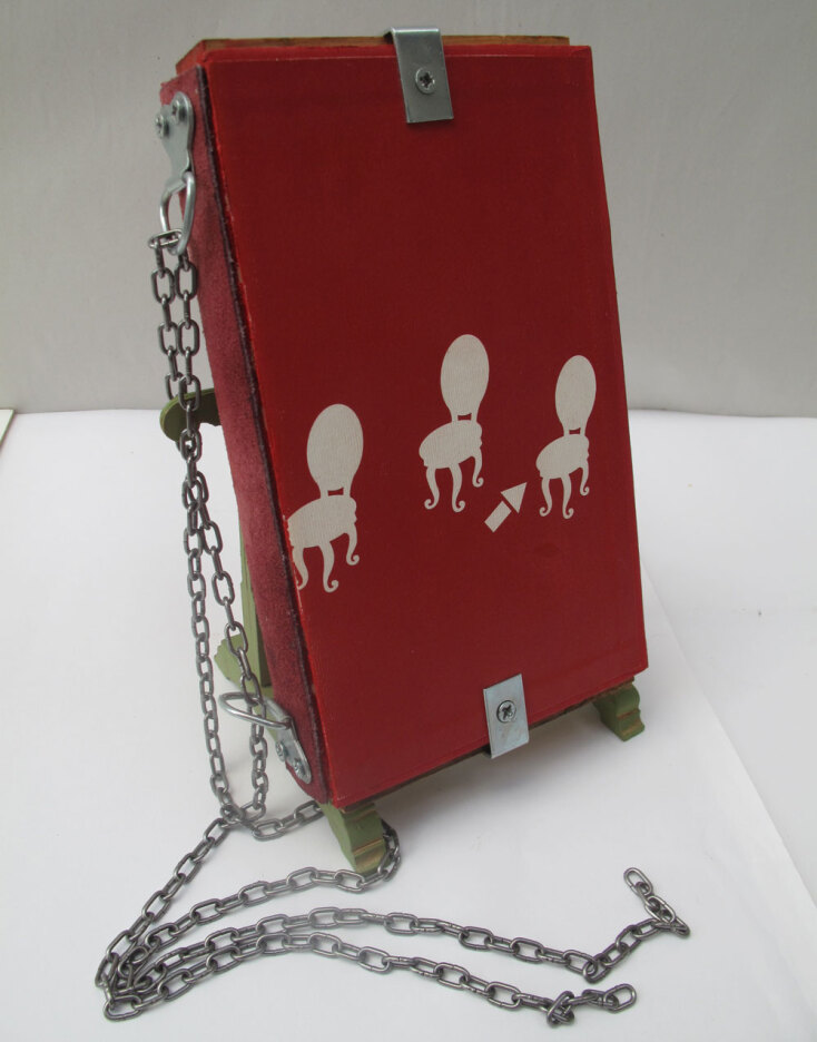 Michael Hampton, «12 Chairs (bookmorph)», 2012