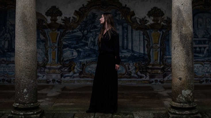 Κάρα-Λις Κόβερντεϊλ: Η νύχτα είναι ένας καλός ακροατής