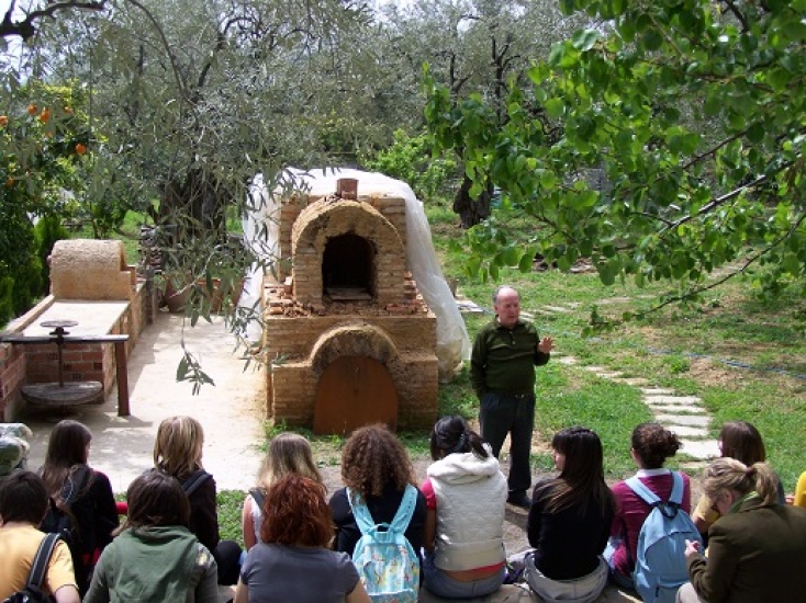 η_αγγειοπλαστικη_παραδοση_της_οικογενειας_ανετοπουλου_στο_μαλακι_βολου