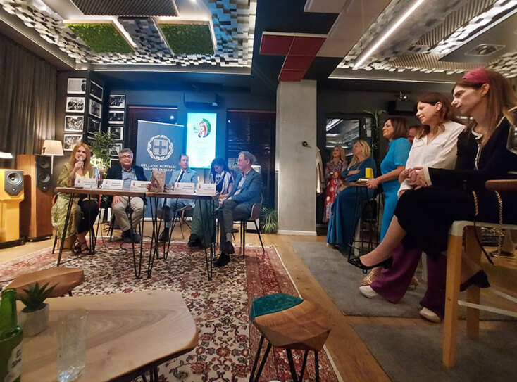 Στιγμιότυπο από την παρουσίαση του βιβλίου «30 Σύγχρονοι Έλληνες Ποιητές» στην Audiokultura στα Σκόπια