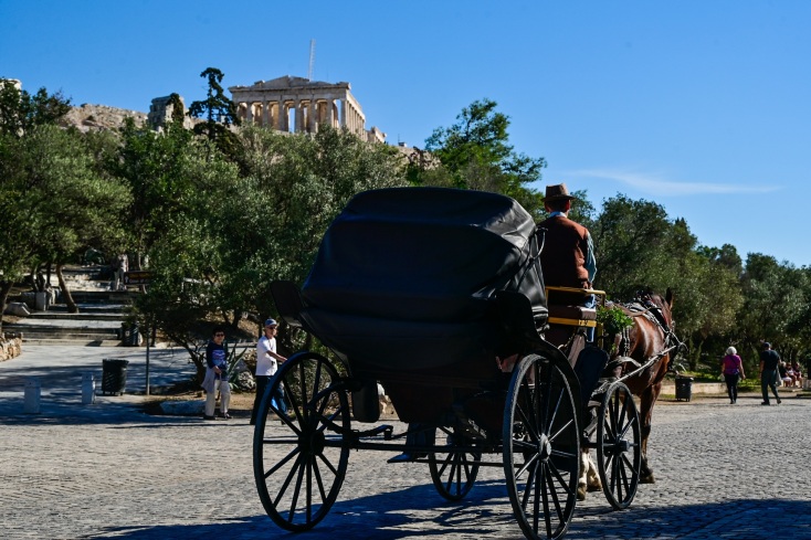Η Ακρόπολη ξανά χωρίς σκαλωσιές - Μοναδικές εικόνες μετά από 15 χρόνια - Άρθηκαν οι κατασκευές από τη δυτική πλευρά του Παρθενώνα, πάνω από το Ηρώδειο.