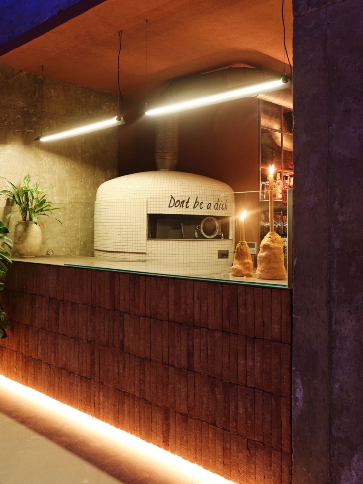 Ο ξυλόφουρνος στο Don't be a dick