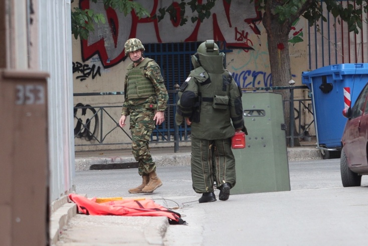 Δείτε εικόνες από το σημείο όπου βρέθηκε η χειροβομβίδα στη Λιοσίων 