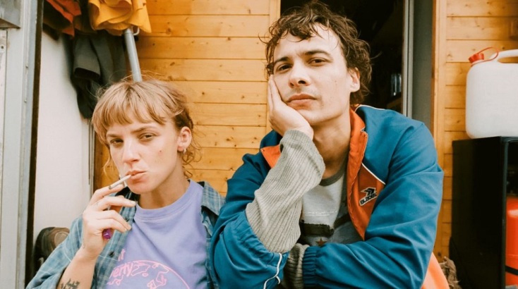 Αχινός: Το εντυπωσιακό ντεμπούτο του Χάρις Ντίκινσον στους κινηματογράφους από το Cinobo 