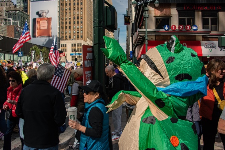 ΗΠΑ: Τι δείχνουν οι διαδηλώσεις για την πορεία της προεδρίας Τραμπ;
