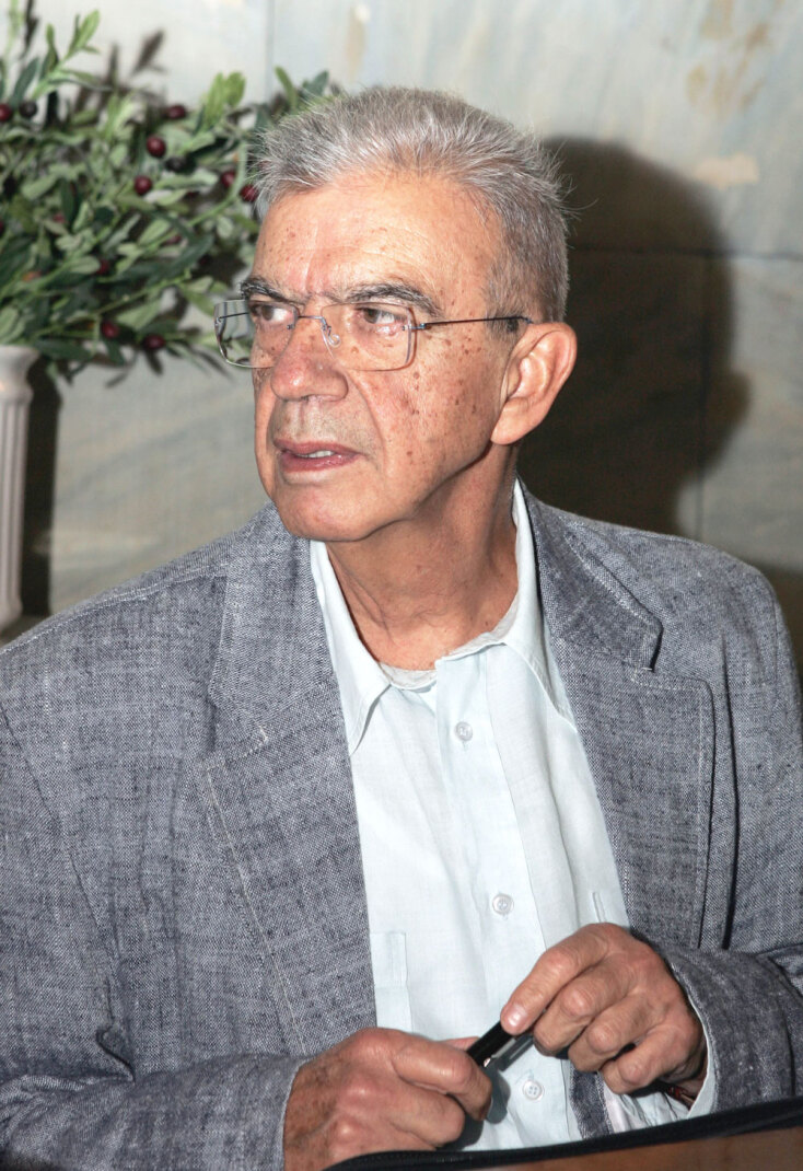 Μένης Κουμανταρέας