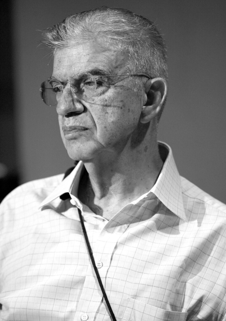 Μένης Κουμανταρέας