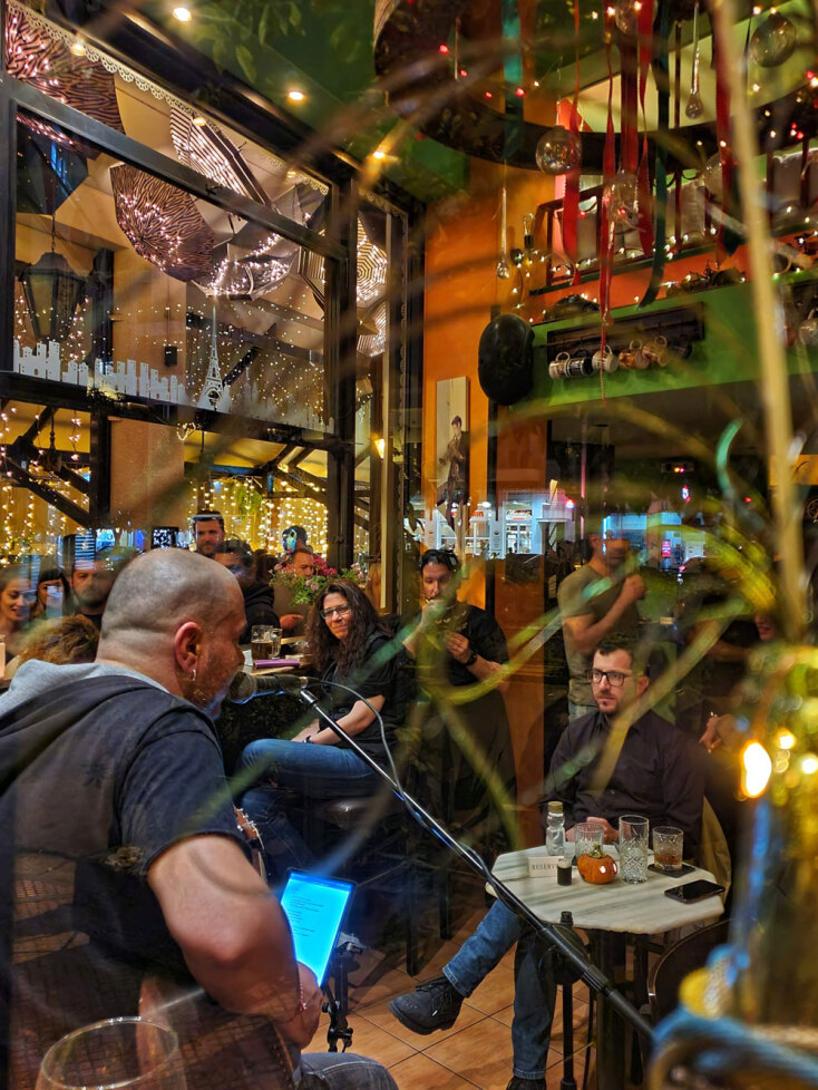 Medez: Το αγαπημένο cafe-bar του Παγκρατίου