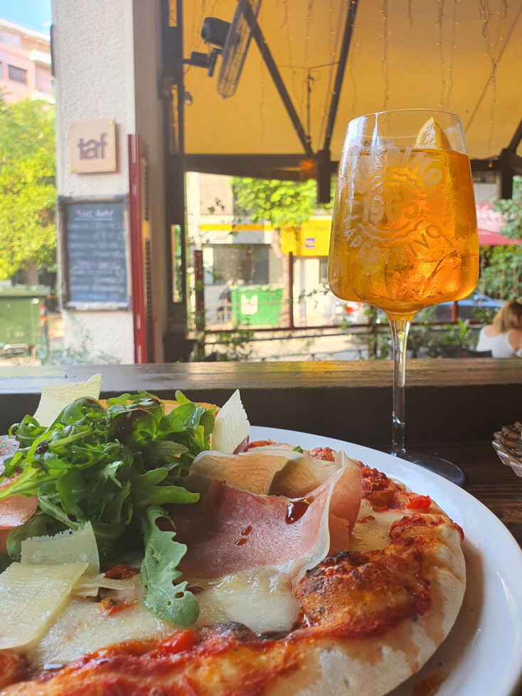 Medez: Το αγαπημένο cafe-bar του Παγκρατίου