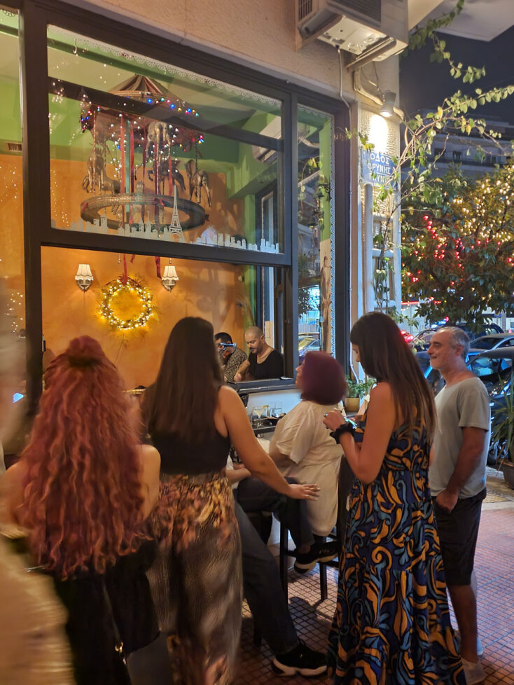 Medez: Το αγαπημένο cafe-bar του Παγκρατίου