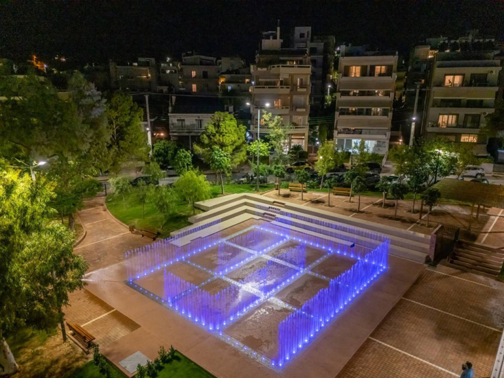 Τo νέο διαδραστικό συντριβάνι στην Τερψιθέα που έχει ξετρελάνει μικρούς και μεγάλους