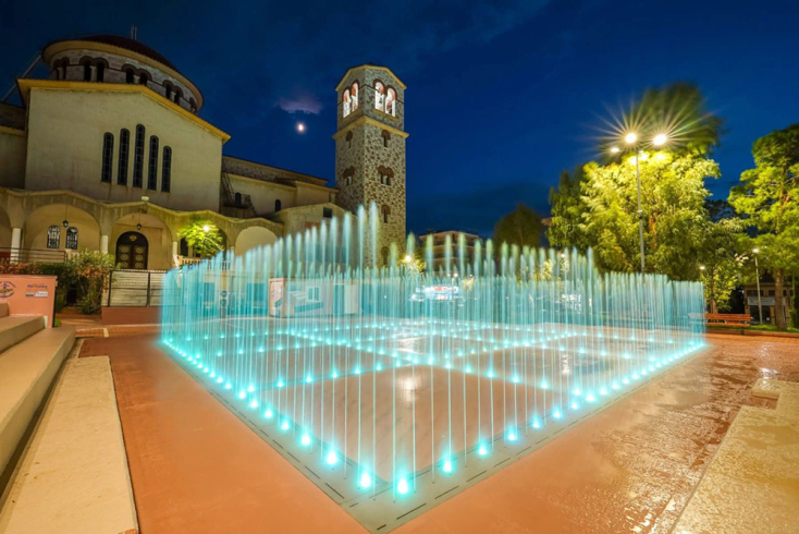 Τo νέο διαδραστικό συντριβάνι στην Τερψιθέα που έχει ξετρελάνει μικρούς και μεγάλους