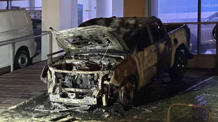 Εμπρηστική επίθεση σε αντιπροσωπεία αυτοκινήτων στη Νέα Φιλαδέλφεια - Καταστράφηκαν οχήματα