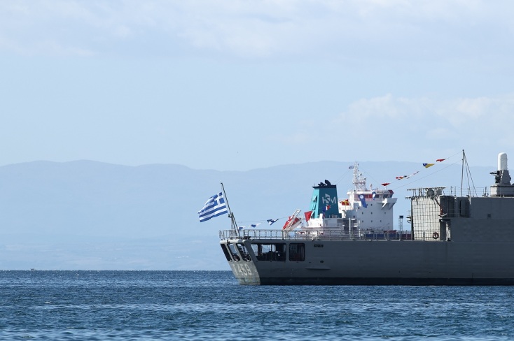 Η στρατιωτική παρέλαση για την 28η Οκτωβρίου στη Θεσσαλονίκη εντυπωσίασε με νέα όπλα, drones και μαχητικά - Δείτε φωτογραφίες και βίντεο.