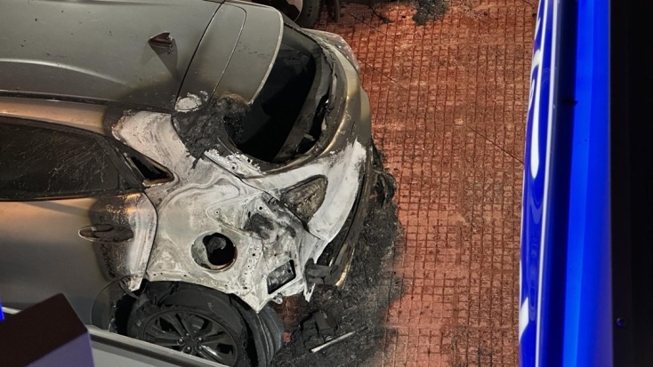 Εμπρησμός σε αντιπροσωπεία αυτοκινήτων στο Πολύγωνο Αττικής - Ζημίες σε δύο οχήματα