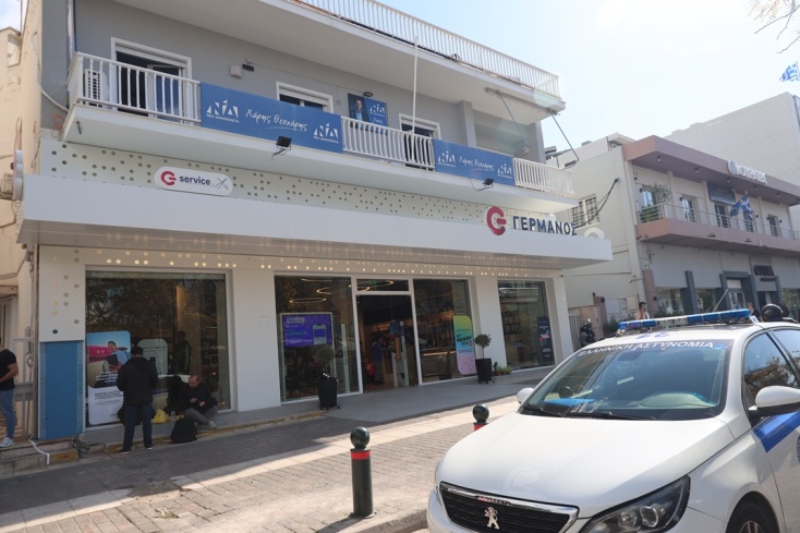 Επίθεση στο πολιτικό γραφείο του Χάρη Θεοχάρη