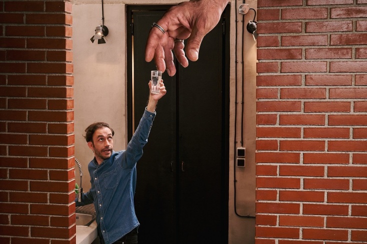 Θέατρο Προσκήνιο: Ο Χούλιο Τόγκα δείχνει τον δρόμο για την εξέγερση πατώντας όλες τις νάρκες της