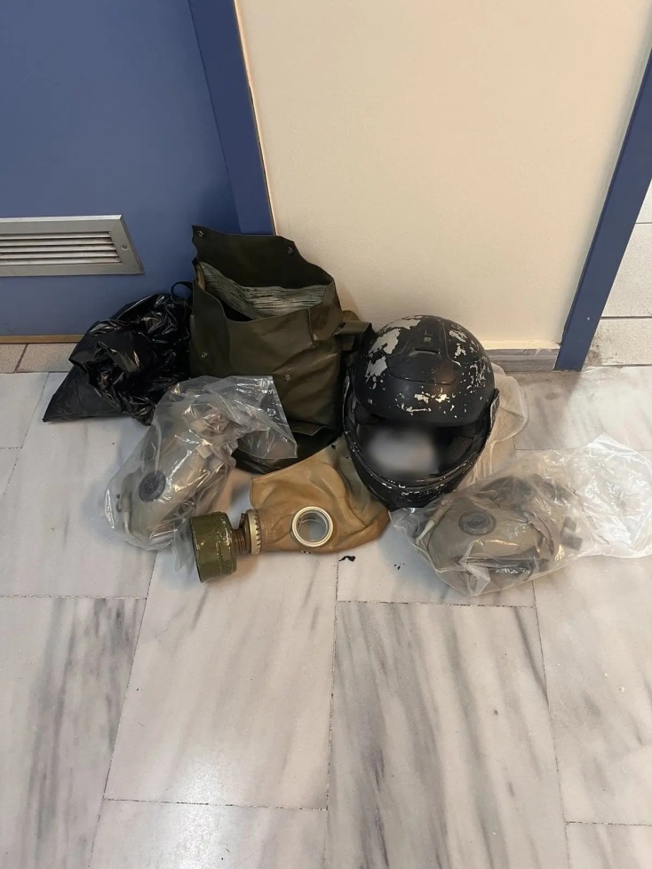 Έξι συλλήψεις στην κατάληψη «Ευαγγελισμός» για την επίθεση στον Μάκη Βορίδη στο Ηράκλειο - Κατασχέθηκαν σφυριά, καδρόνια και εξοπλισμός.