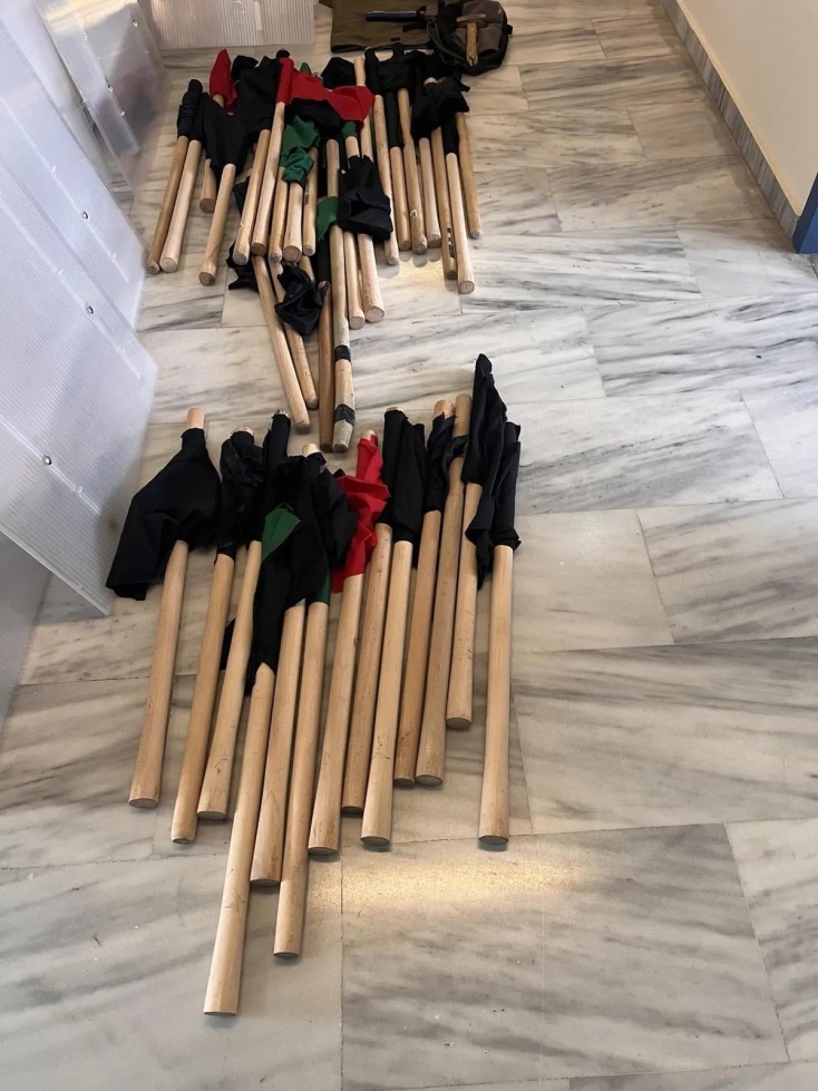 Έξι συλλήψεις στην κατάληψη «Ευαγγελισμός» για την επίθεση στον Μάκη Βορίδη στο Ηράκλειο - Κατασχέθηκαν σφυριά, καδρόνια και εξοπλισμός.