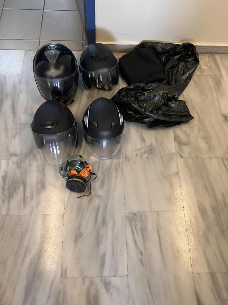 Έξι συλλήψεις στην κατάληψη «Ευαγγελισμός» για την επίθεση στον Μάκη Βορίδη στο Ηράκλειο - Κατασχέθηκαν σφυριά, καδρόνια και εξοπλισμός.