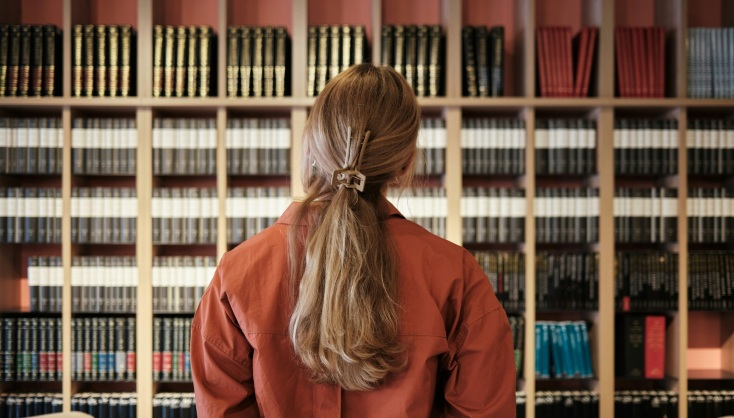 ΟΣΔΕΛ: Για πρώτη φορά στη δημοσιότητα στοιχεία για τον δημόσιο δανεισμό βιβλίων στις ελληνικές βιβλιοθήκες - Η δυναμική των συγγραφέων και εκδοτών