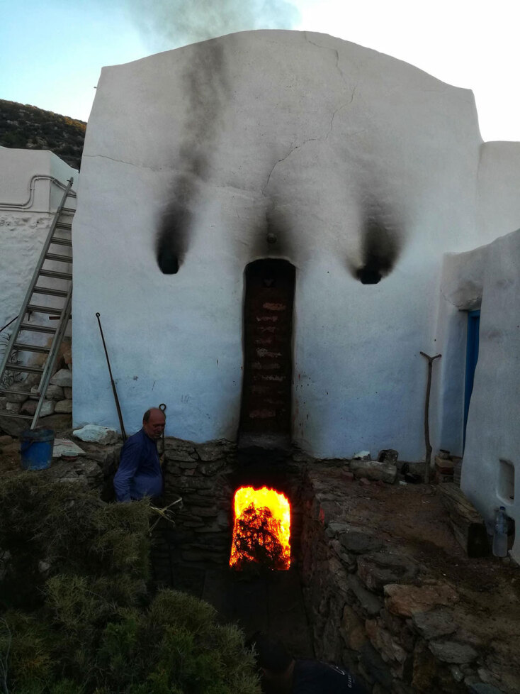 Παραδοσιακό τσικαλοκάμινο εν... δράσει