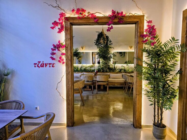 Διονυσάκης, Δάφνη