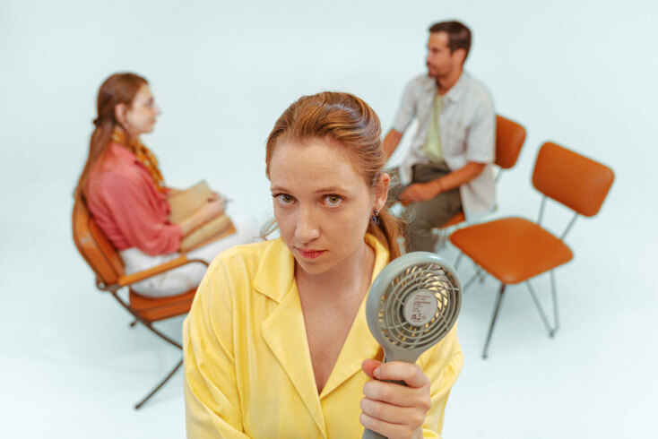 Η Τζέσικα Κουρτέση σκηνοθετεί την παράσταση «Nevermind» στο θέατρο ΝΟΥΣ