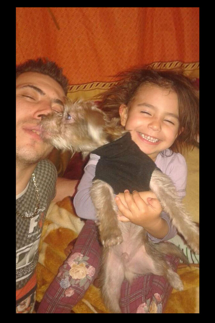 Η μικρή Άννυ και ο πατέρας της Στανισλάβ Μπακατσίεφ