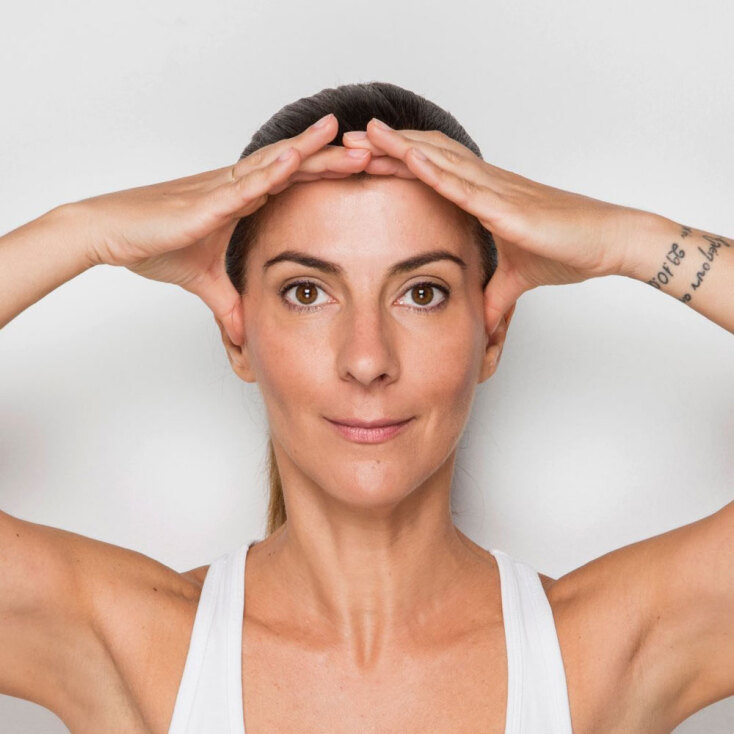 Κάνοντας ένα μήνα Face Yoga με την Αρετή Καφαντάρη