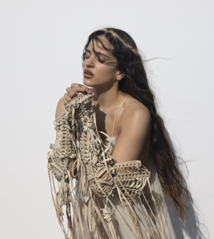 Η Ροζαλία, η ποπ υπέρβαση και το χαμένο μέτρο του ενθουσιασμού