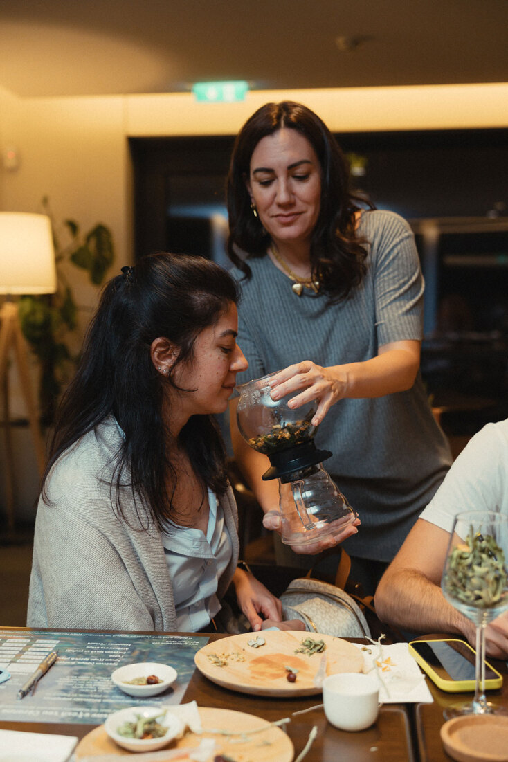 Τσάι στην εξοχή του Cézanne: Μια εμπειρία γευσιγνωσίας με ελληνικά βότανα στο Ίδρυμα Β&Ε Γουλανδρή