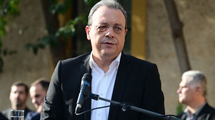 Φάμελλος: «Από προχτές είμαστε πιο φτωχοί»