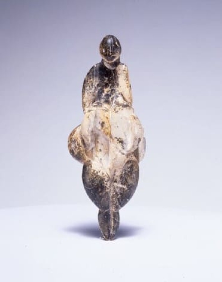 Αφροδίτη του Lespugue περ. 28.000 π.Χ. χαυλιόδοντας μαμούθ 14,7 x 6 x 3,6 εκ. Muséum national d’histoire naturelle, Paris © MNHN - J.C Domenech, Musée de l'Homme