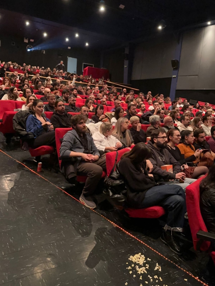 Σπασμένη Φλέβα: Με sold out προβολές και 31.250 εισιτήρια το πρώτο τετραήμερο προβολής, η νέα ταινία του Γιάννη Οικονομίδη.