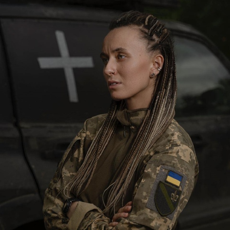 Γιάρα Τσορνοχούζ: Μια Ουκρανή ποιήτρια στην πρώτη γραμμή της μάχης