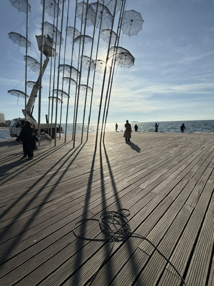 Στη θέση τους ξανά ανανεωμένες οι δεκαοκτώ «Ομπρέλες» του Ζογγολόπουλου