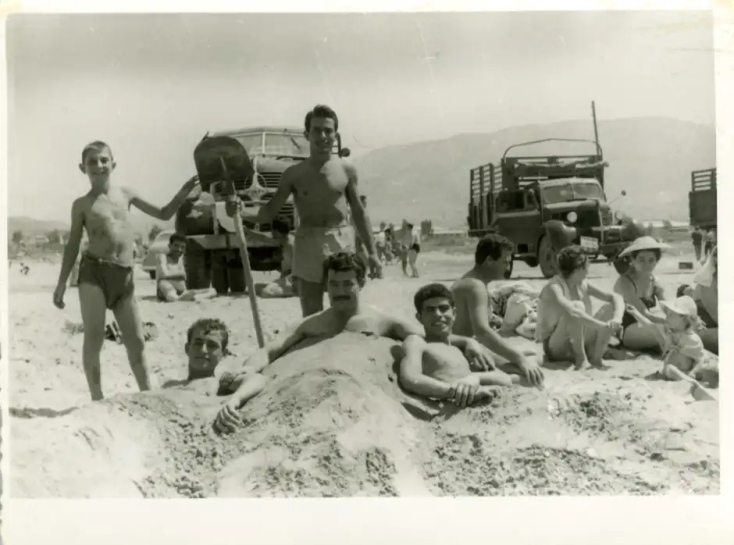 Το Μπραχάμι αλλιώς. Ιστορίες από τους Imaginistes: το βιβλίο των εκδόσεων Ευώνυμος για τη γειτονιά και την παρέα της Αθήνας - Ο Χρίστος Πιπίνης και ο Χάρης Κατσιμίχας θυμούνται και γράφουν.