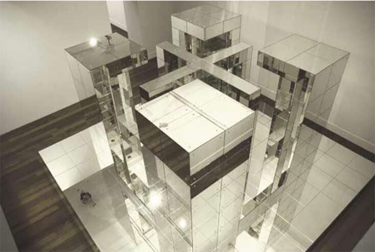 Mirrored (Hebraic) Embrace. Κατασκευή από μέταλλο, ξύλο, καθρέφτες και κόλλα, Διαστάσεις: 2.75 x 5.25 x 5.25μ.