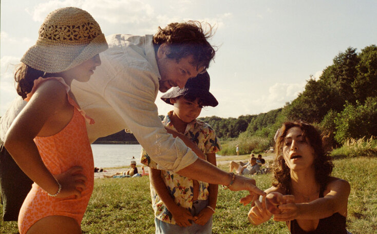 Sabrina Amali, Florian Stetter, Maya Ghazal και Elias Sououd στην ταινία «Maysoon» © Andie Riekstina