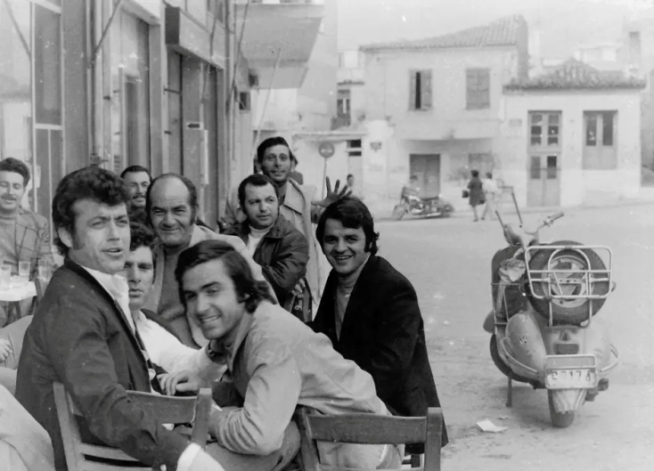 Το Μπραχάμι αλλιώς. Ιστορίες από τους Imaginistes: το βιβλίο των εκδόσεων Ευώνυμος για τη γειτονιά και την παρέα της Αθήνας - Ο Χρίστος Πιπίνης και ο Χάρης Κατσιμίχας θυμούνται και γράφουν.