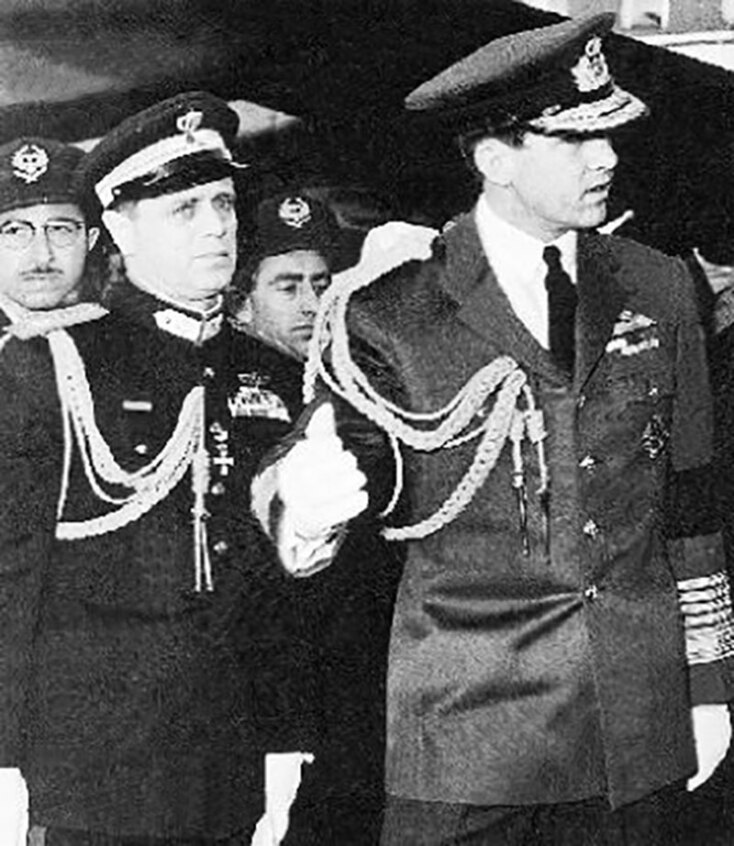 Ο βασιλιάς Κωνσταντίνος με τον Μ. Αρναούτη